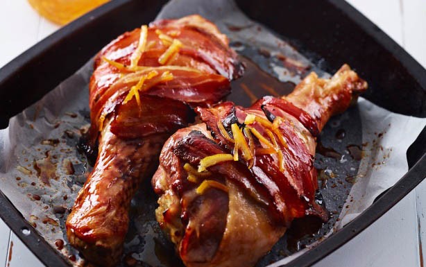 Turkey drumsticks, smokey bacon