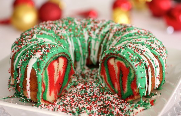 Christmas Wreath Bundt Cake Rainbow Tie-dye Christmas Wreath Bundt Cake