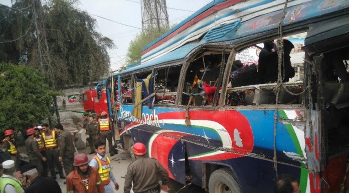 Kills at least 16 in NW Pakistan Bus blast Kills at least 16 in NW Pakistan