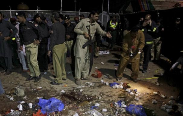 Pakistanis hunt militants behind blast