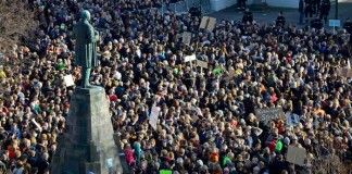 Thousands demand Iceland Prime Minister David Gunnlaugsson