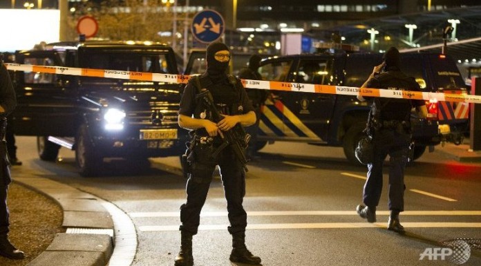 Dutch probe airport security scare Dutch probe airport security scare
