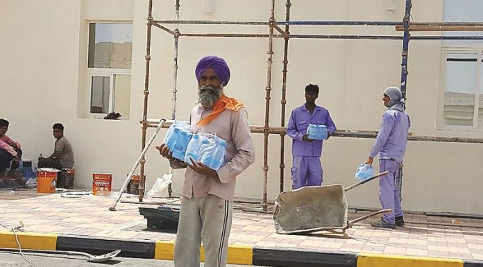Qatari youth provide cold water and juices to workers Qatari youth provide cold water and juices to workers