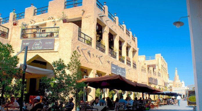 Saudi tourists help Souq eateries