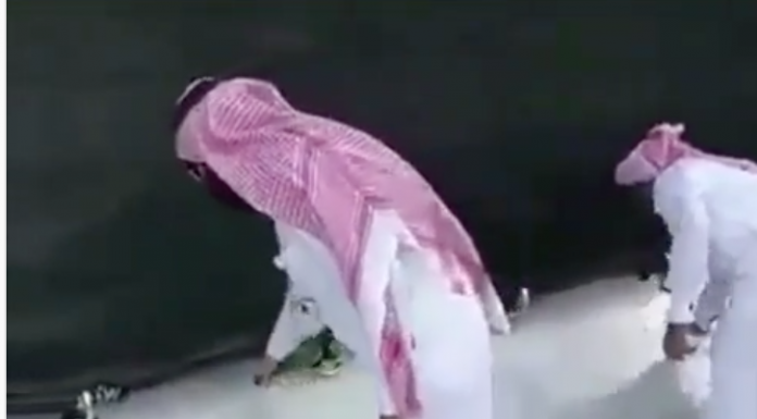 HOLY KAABA SCRUBBED CLEAN AFTER MAN TRIES TO BURN HIMSELF