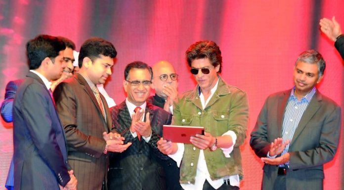 Shah Rukh Khan opens Kalyan Jewellers branch