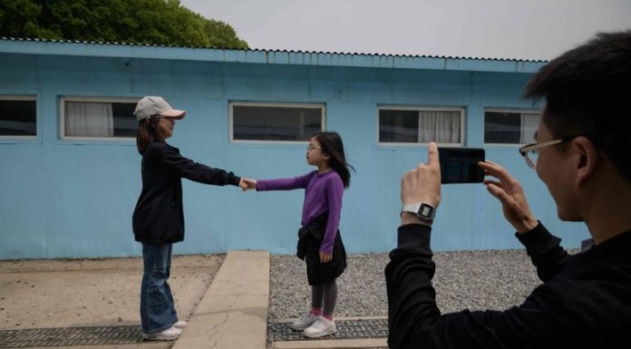 Replica Panmunjom village draws tourists after Korea summit