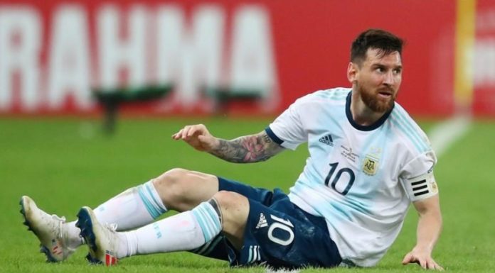 While Argentina make progress, Messi toils at Copa
