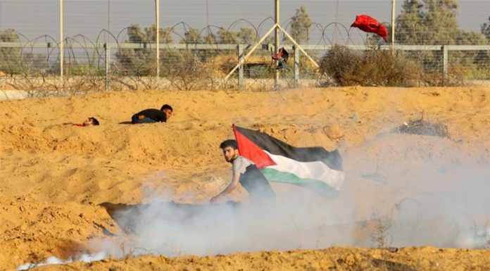 Israeli army kills Palestinian in weekly Gaza protest