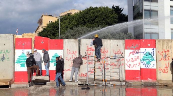 Most Lebanese MPs oppose paying debt even if it means default