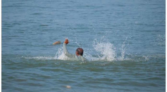 The story of saving 6 girls from drowning in the beach of flexibility