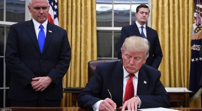 Trump threatens Tik Tok and threatens to ban it today