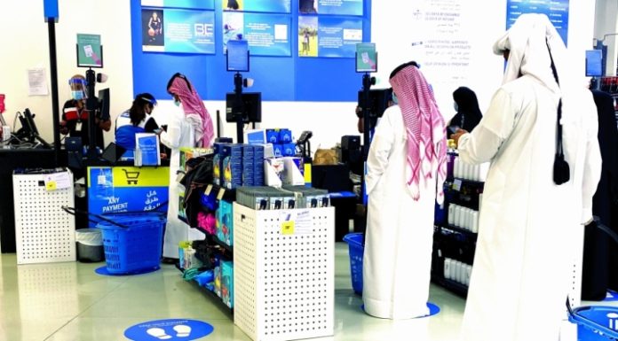 The Ministry of Commerce: the resumption of commercial complexes and restaurants activities on Tuesday