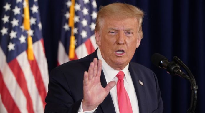 Trump signs coronavirus relief orders after talks with Congress break down
