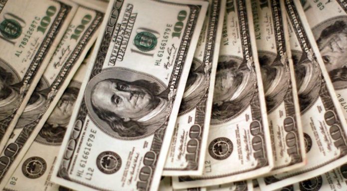 Dollar rally resumes as U.S.-China tensions escalate; Swiss franc falls