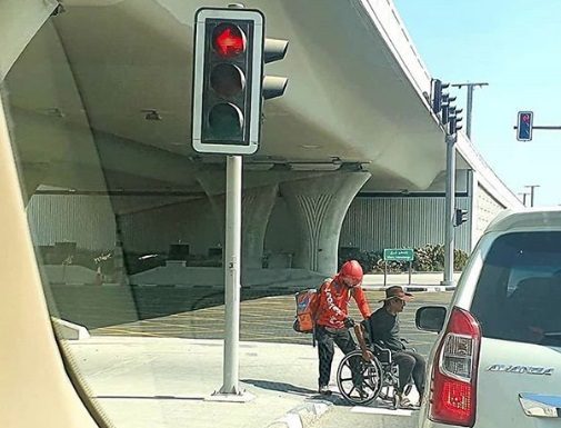 The delivery agent ignites the communication sites in Qatar … and the Ministry of Interior thanks him