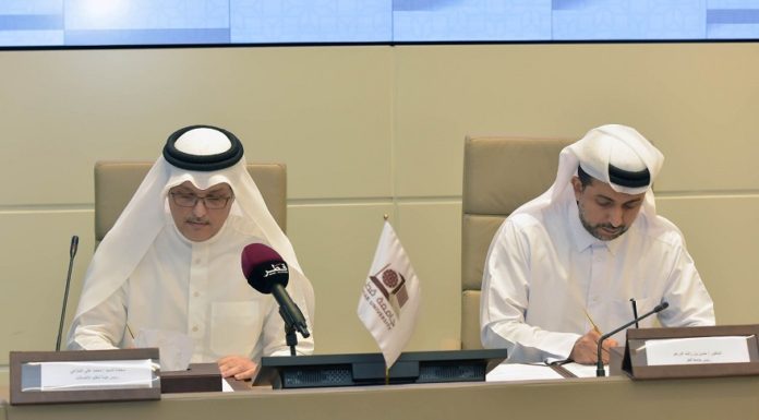 Qatar University and the Communications Regulatory Authority strengthen their cooperation in scientific research and student support