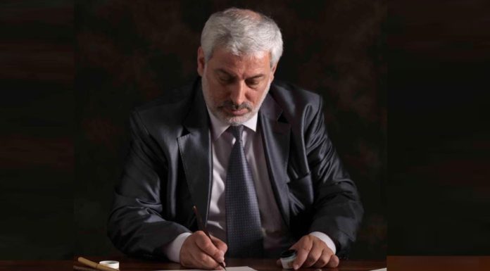 Calligrapher Obeida Al-Bank reveals to Al-Sharq website: I used 4 lines to write the new Qatari currency