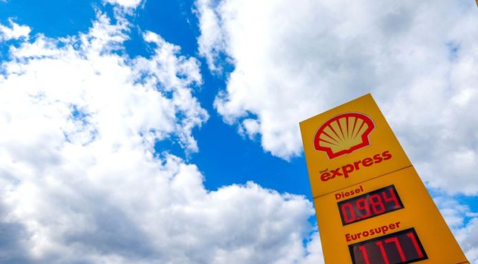 With oil past peak, Shell vows to eliminate carbon by 2050