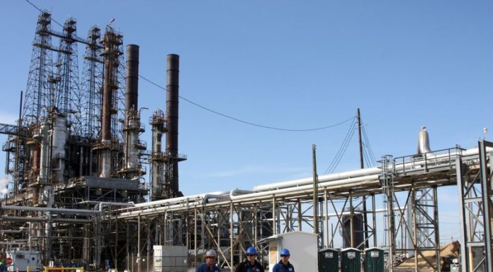 U.S. oil wells, refineries shut as winter storm hits energy sector