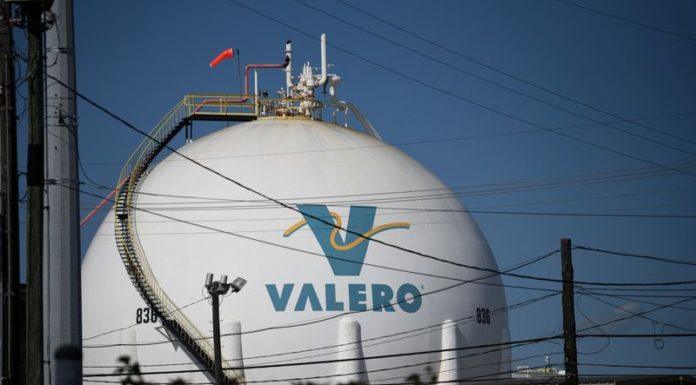 Texas freeze led to release of tons of air pollutants as refineries shut