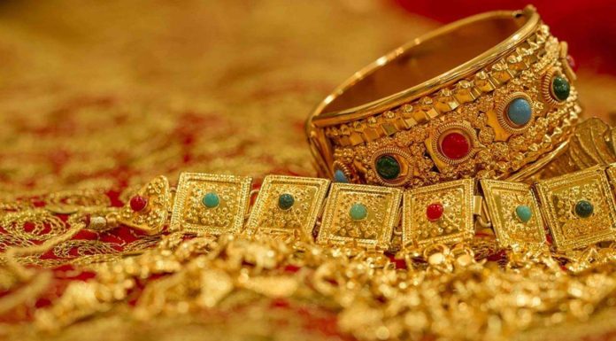 Good News! Gold rates dip to one-year low, know what causes fluctuation in prices