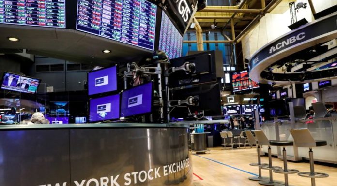 Wall Street ends mixed as Treasury yields pause