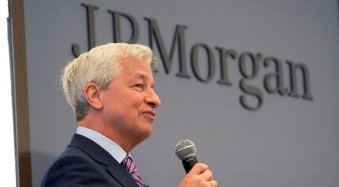 JPMorgan board gives CEO 1.5 million stock options to stick around