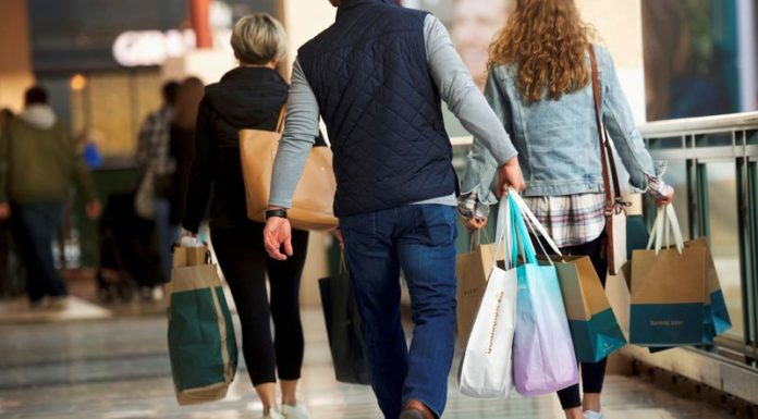 Automobiles restrain U.S. consumer spending, monthly inflation slowing