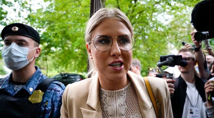 Lyubov Sobol: Ally of Kremlin critic Alexei Navalny given six-month prison sentence