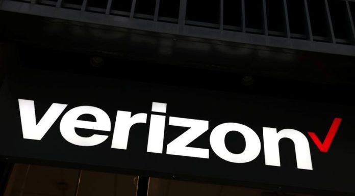 Verizon loses fewer-than-expected phone subscribers in first quarter