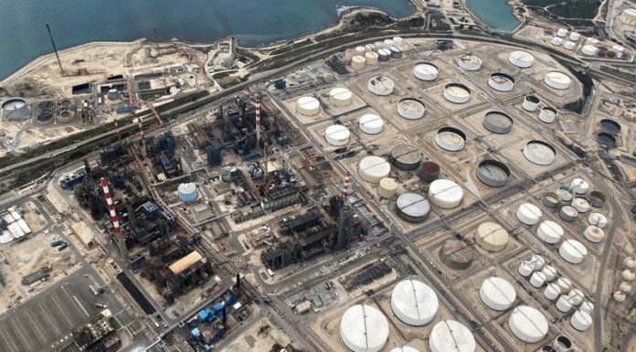 Oil steadies after sharp fall, focus on China growth