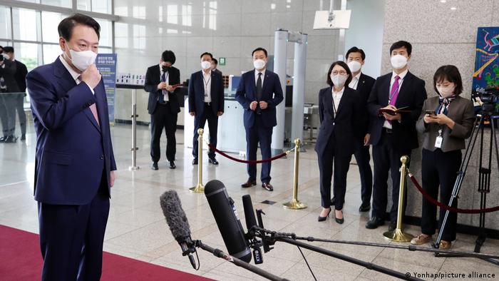 South Koreas President Scolds Media Over Un Hot Mic Gaffe Welcome Qatar 0394