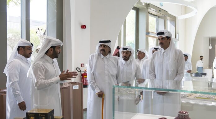 His Highness and His Highness the Father Emir are taking a tour of the ruling palace