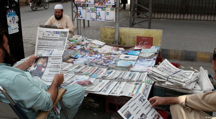 Pakistan: Newspapers fight for survival as sales plunge