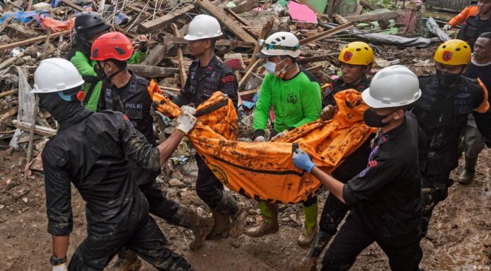 Indonesia earthquake death toll hits 321 as search continues