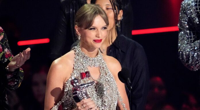 Taylor Swift becomes the first to claim top 10 slots in US charts