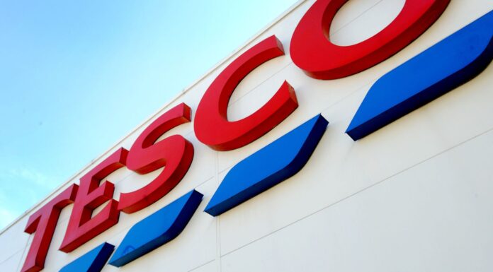 Cost of living: Tesco offers staff pay advances to help meet debt deadlines