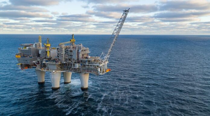 Norway sovereign wealth fund reports $164 billion loss