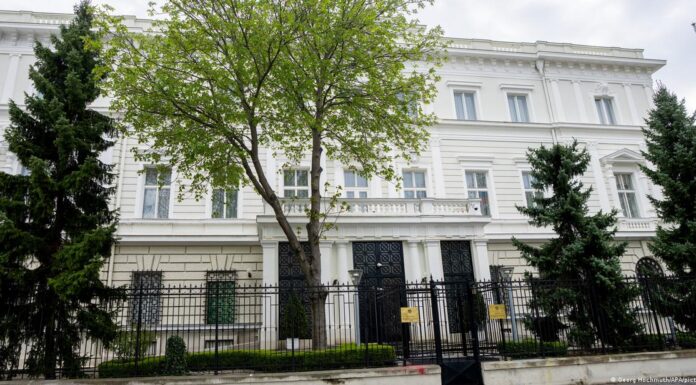 Austria expels four Russian diplomats
