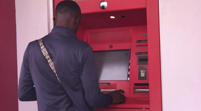 Nigeria grapples with cash crisis ahead of elections