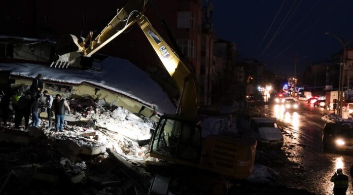 Turkey-Syria earthquake: Rescuers press on into third day