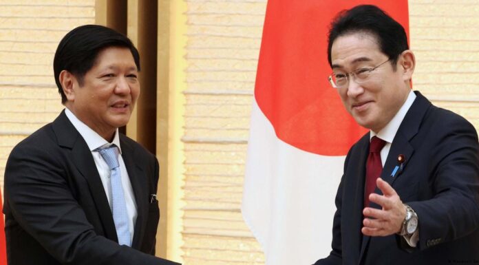 Japan and Philippines agree to boost military ties
