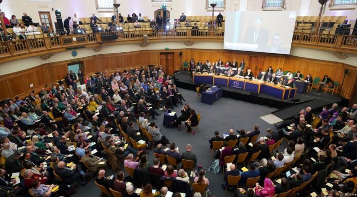 Church of England fails to unite behind same-sex marriage