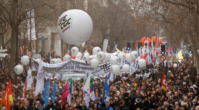 France: Air traffic controllers join pension reform protest