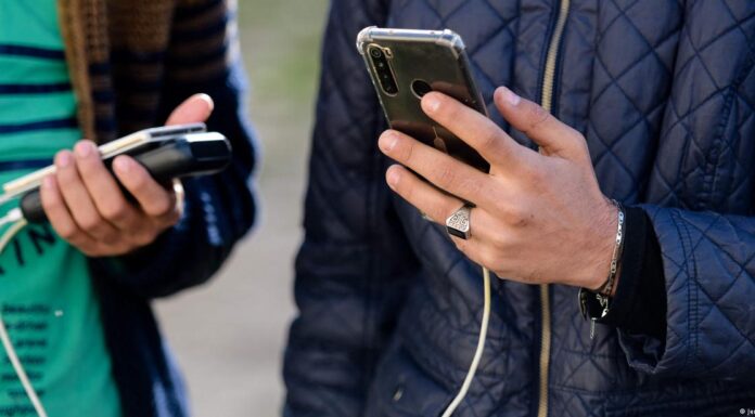 German court rules search of refugee’s phone was illegal