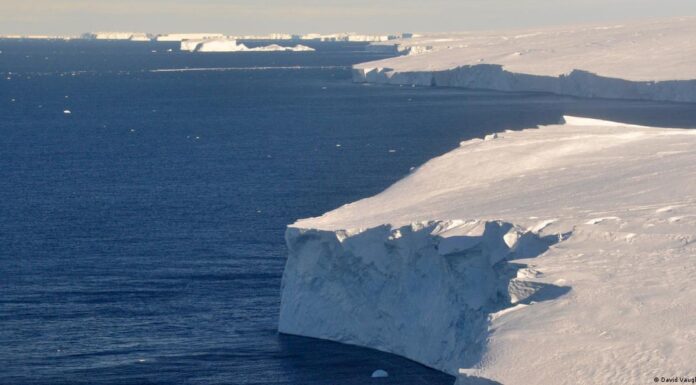 Antarctic: Warm water eroding Thwaites glacier, study shows