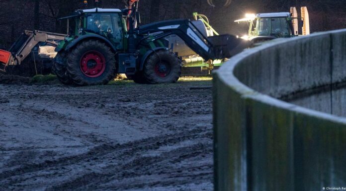 Germany: Pungent slurry leak floods lake, streams near Essen