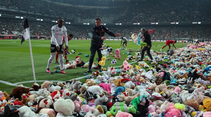 Turkish soccer fans challenge Erdogan over quake response