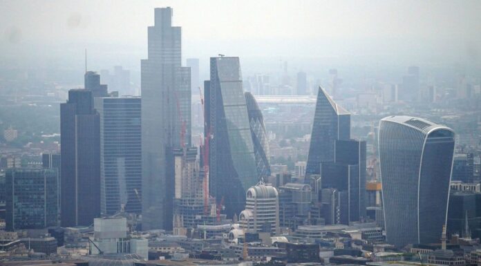 FTSE 100 reaches all-time high